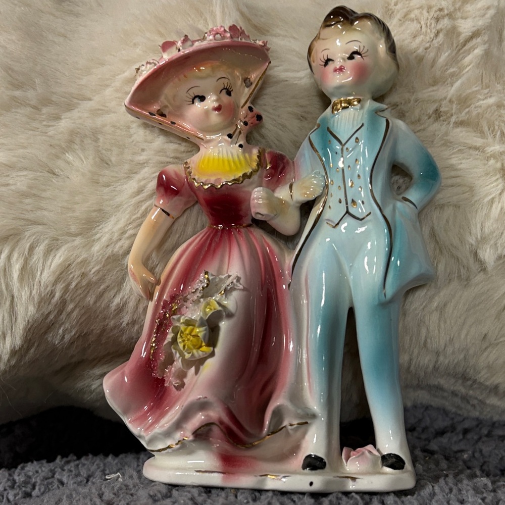 Vintage Arnart 8235 Couple Figurine Lady & Gentleman Strolling arm 'n arm